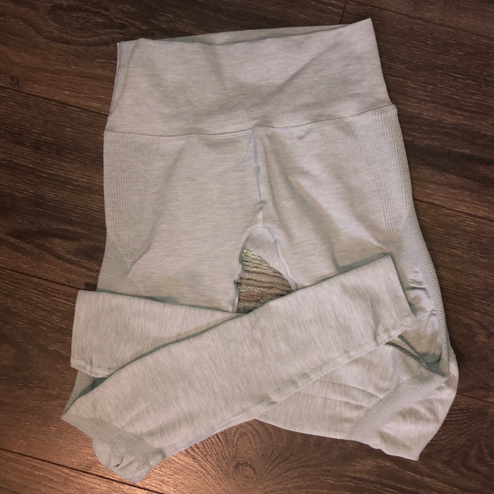 ALPHALETE AERO LEGGING in cloud grey